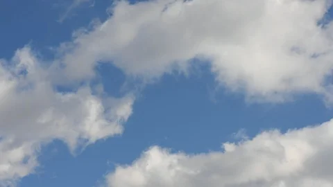 Time lapse clouds, rolling puffy cloud are moving Stock Footage 111945682