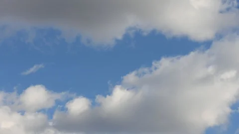 Time lapse clouds, rolling puffy cloud are moving Stock Footage 111946818