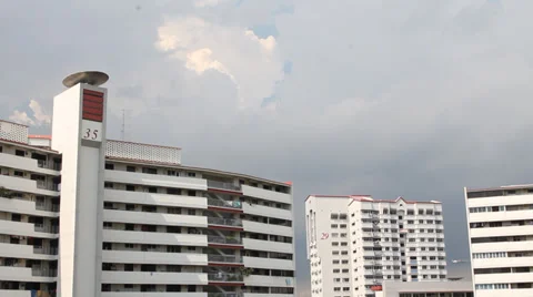 Time Lapse of clouds rolling by at Singapore apartments Video stock 35406659