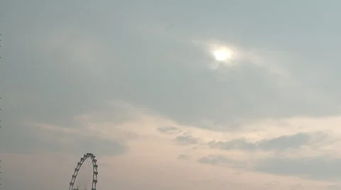 Time Lapse of clouds rolling by Singapore Flyer Ferris Wheel Video stock 35407288