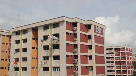 Time Lapse of clouds rolling by at Singapore apartments Video stock 35408347