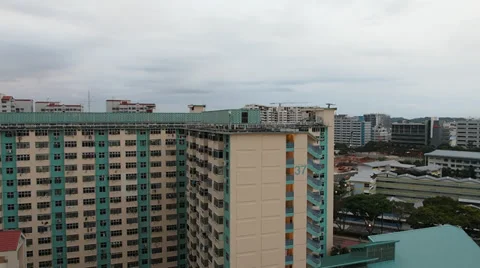 Time Lapse of clouds rolling by at Singapore apartments Video stock 35409040