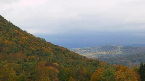 Time Lapse Clouds rush into the Marble Valley Vídeo Stock 96262093