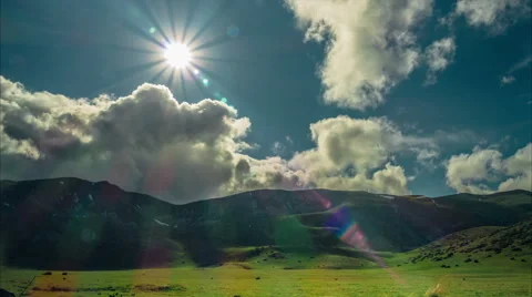 Time lapse of clouds scud and billow in front of sun Video stock 50896605