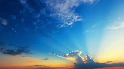 Time lapse of clouds with the sun. Video stock 11816972