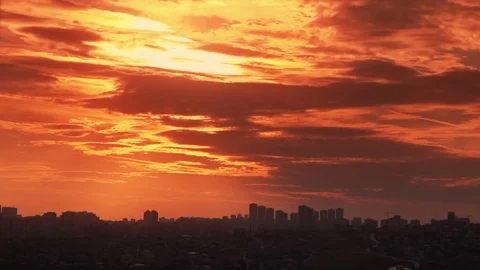 Time Lapse clouds at sunset over city, Turkey, Istanbul Video stock 76102792