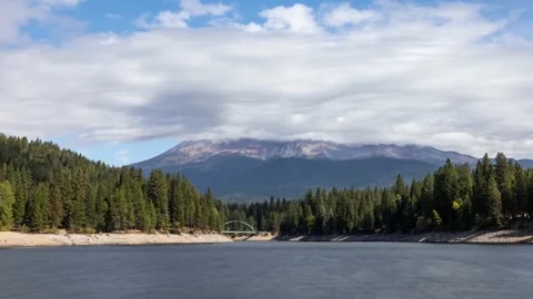 Time lapse of clouds surrounding Mount Shasta in California 動画素材 164643157
