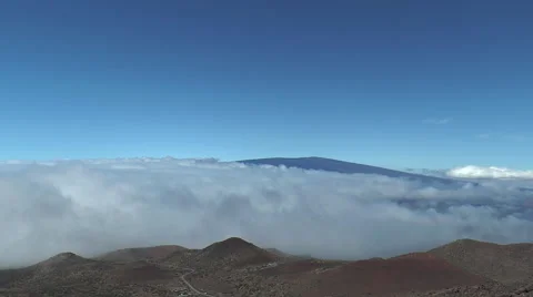Time lapse clouds view from summit of mauna kea 動画素材 43528415