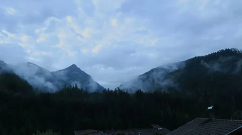 Time lapse of cloudscape in European Alp zillertal mountain area. Evening sky 스톡 동영상 67570128