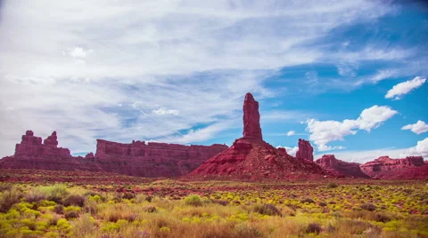 Time Lapse - Cloudscape Moving Over Monument Valley, Utah, USA Video stock 56825129