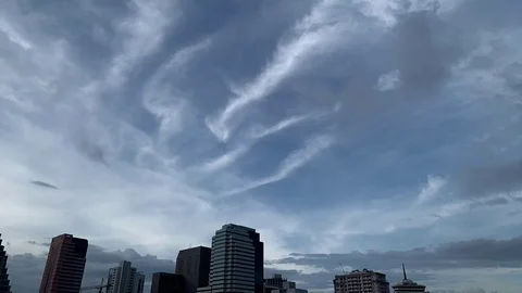 Time lapse of cloudscape over urban setting Vídeo Stock 113950795