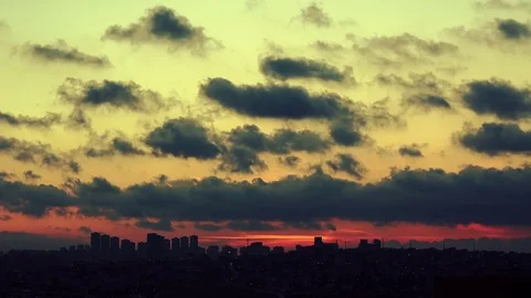 Time lapse cloudy sky over city at sunset Stock-Footage 77889588