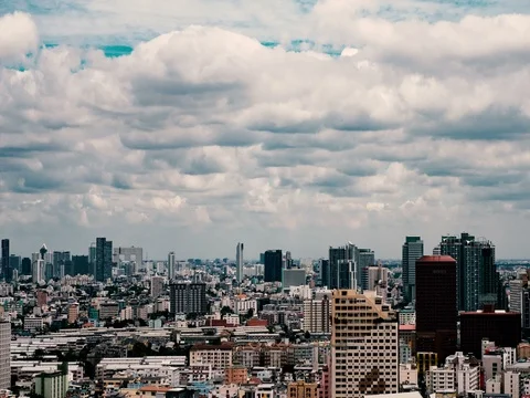 Time lapse of Cloudy sky over the city 库存影片 79502795