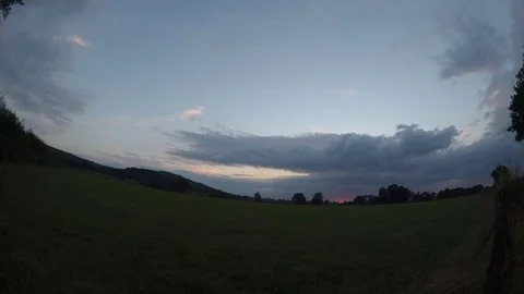 Time lapse of a cloudy Sunset over the countryside Video stock 77884209