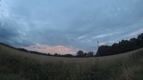 Time lapse of a cloudy Sunset over the countryside Video stock 77884229