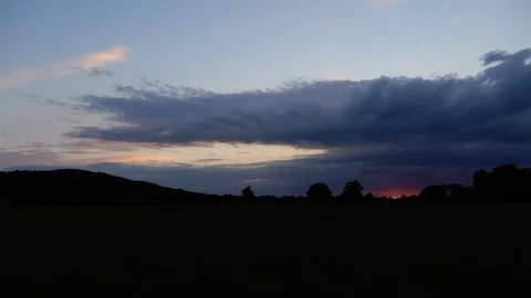 Time lapse of a cloudy Sunset over the countryside Video stock 77884241