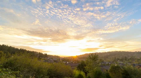 Time-lapse of Colorful Sunset with Clouds over City of Happy Valley in Oregon Видео 42680261