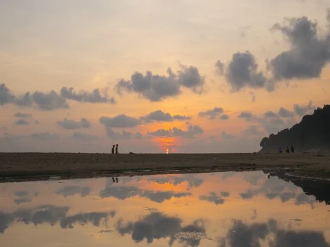 Time-lapse Colorful sunset or sunrise and clouds movement with reflection i.. Stock Footage 76249649