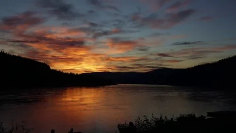 Time lapse of a colourful sunset at a lake. Видео 69203745