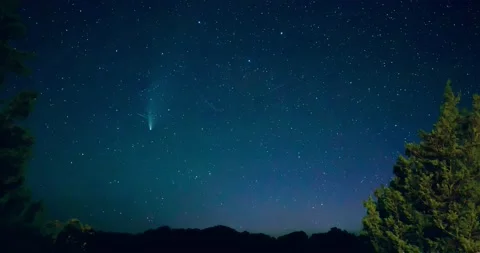 Time lapse of comet Neowise moving across a starry sky during aurora borealis Stock Footage 137124512