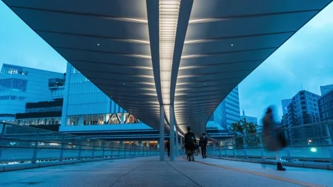 Time Lapse of commuters walking on walkway in Yokohama on a cloudy day, Japan Video stock 145504111