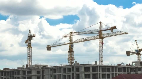 Time lapse of construction site with cranes and blue sky background Vídeos de archivo 43126058