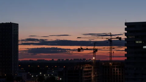Time lapse. Construction site with silhouettes of working cranes 스톡 동영상 310207531