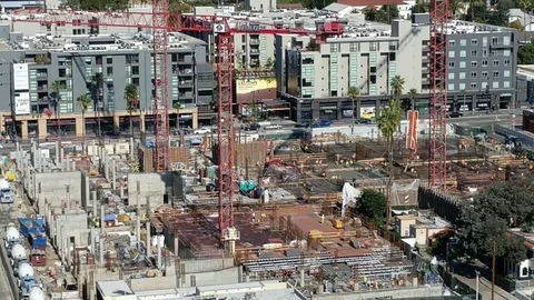 Time lapse of construction workers in Hollywood, CA building new apartments Stock Footage 86585952