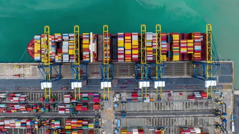 Time lapse of Container ship loading and unloading in port. Video stock 206477652