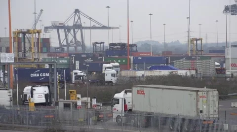 Time Lapse of containers cranes and trucks at docks Video stock 55044112