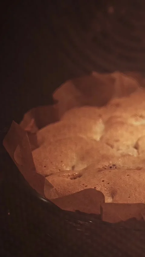 Time-lapse of cooking apple pie in oven. Timelapse of baking homemade dessert in Stock Footage 327110002
