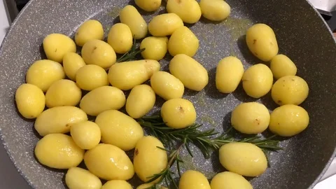 Time lapse of cooking small spring yellow potatoes with oil and rosemary. Stock-Footage 86132029