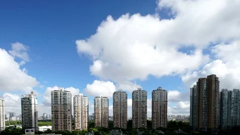 Time lapse: Could flying fast over Shanghai apartment building Video stock 79428061