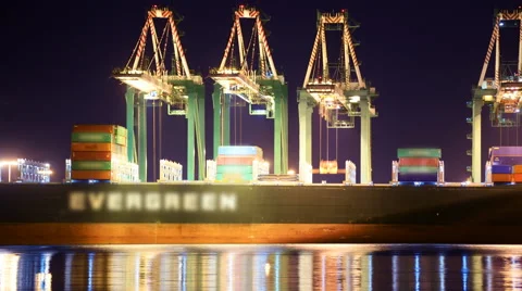 Time Lapse of Cranes Loading on Container Ship at Port of LA -Pan R- 動画素材 52563060