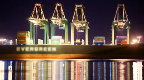Time Lapse of Cranes Loading on Container Ship at Port of LA 動画素材 52565007