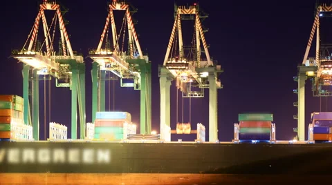 Time Lapse of Cranes Loading on Container Ship at Port of LA -Long Shot- 動画素材 52565286