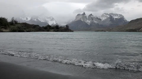 Time Lapse of crashing waves at Lago Pehoe Video stock 46945847