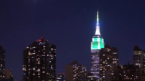 Time-lapse of the crescent moon setting in Manhattan with star trails Stock Footage 64271179