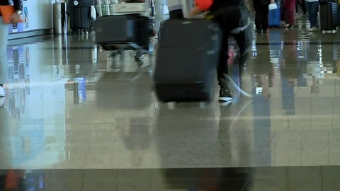 Time lapse of crowd of people walking with luggage in the international airport Stock-Footage 124677731