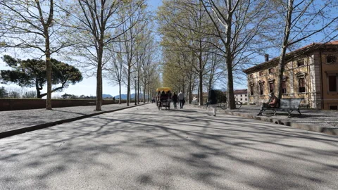 Time lapse, the crowd of tourists on the ancient walls surrounding the city. Stock Footage 178480813