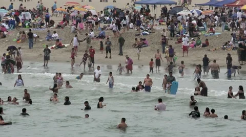Time Lapse of Crowded Beach. Stock Footage 8600803
