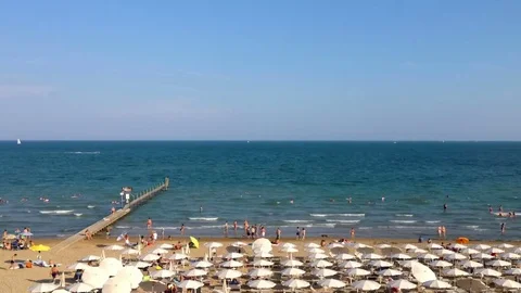 Time lapse of crowded beach Stock Footage 78174342