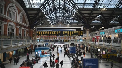 Time lapse of crowded commuter people in Liverpool Street station Stock Footage 263268151