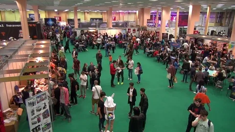 Time-lapse of crowds at Comic-Con vendor and artist hall Stock Footage 71964842