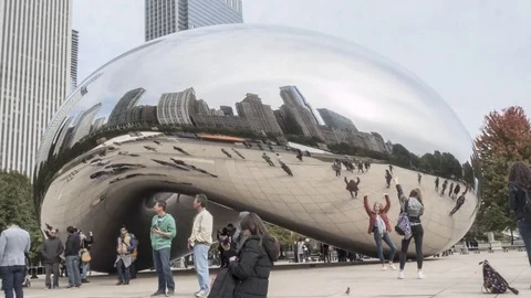 Time Lapse of Crowds Visiting The Cloud Structure / The Bean in Chicago 4k Vídeo Stock 70796879