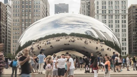 Time Lapse of Crowds Visiting The Cloud Structure / The Bean in Chicago 4k Vídeo Stock 79039983