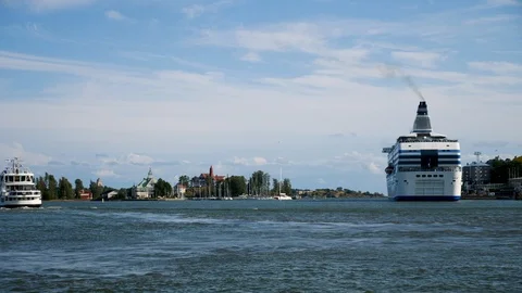 Time lapse of cruise ship undocking and leaving port 스톡 동영상 117369429