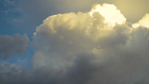 Time lapse of a cumulus cloud at sunset Stock-Footage 332480846