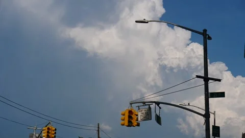 Time lapse of Cumulus Clouds forming over street lights. 動画素材 160015749