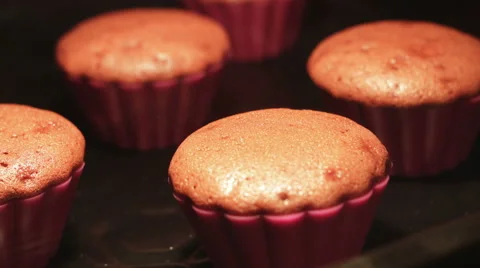 Time lapse - Cupcakes Baking in the Oven 4K Vidéo 57670574